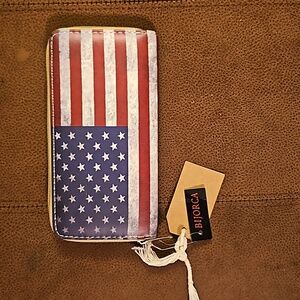 NEW! Bijorca wristlet zipper wallet, USA flag design, 3 pockets